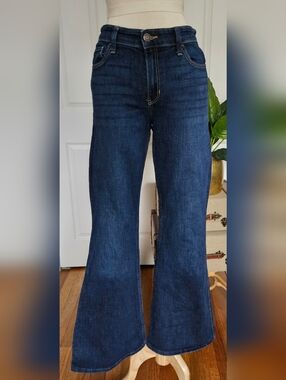 HOLLISTER High-Rise 70's Retro Inspired, Boho-Chic,Groovy Bell-bottoms 28L Jeans